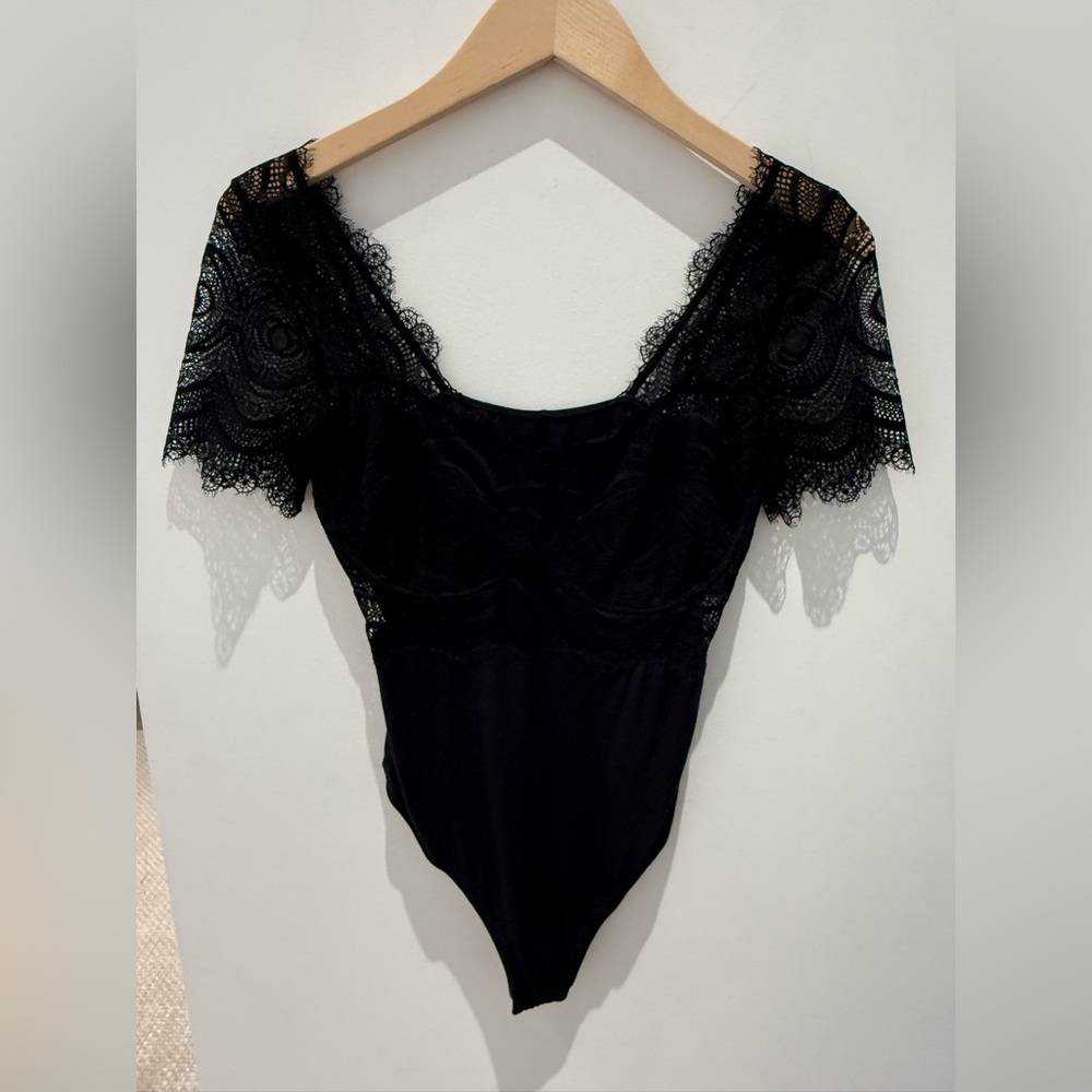 Thistle and Spire Black Lace Underwire Body Suit Women’s Size Large